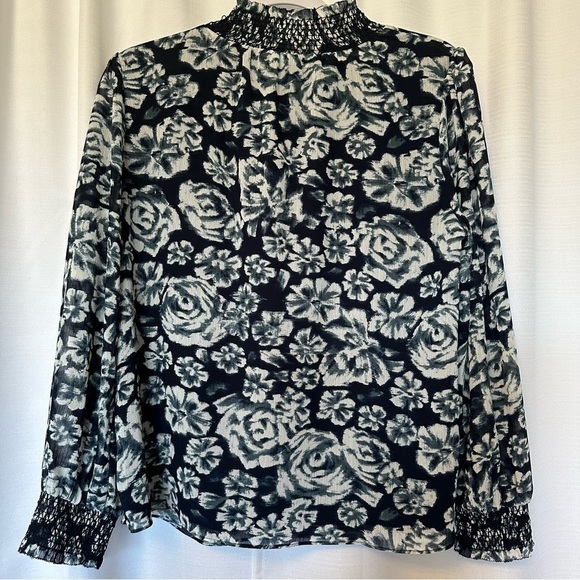J Crew AE860 Size Small Navy Ikat Shaded Floral Crinkle Chiffon Smocked Blouse - Picture 8 of 12
